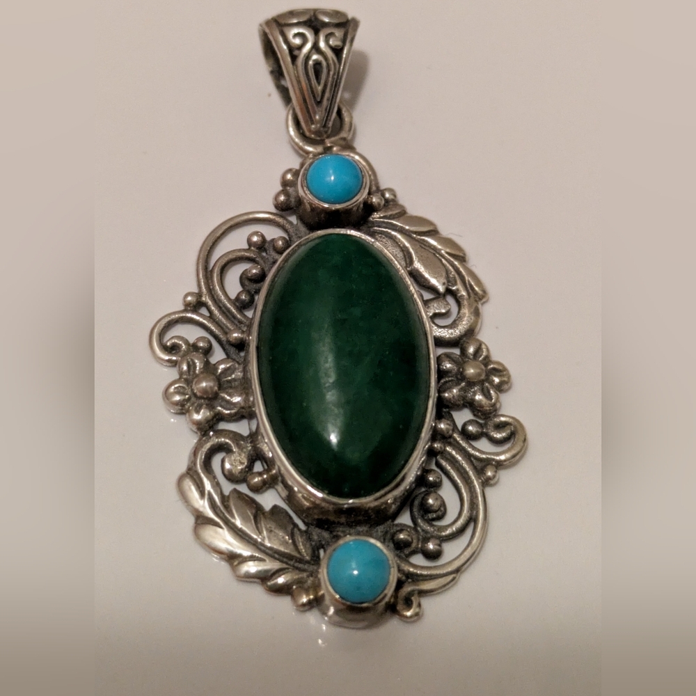 Gorgeous Malachite And Turquoise sterling Silver Floral Detailed Pendant